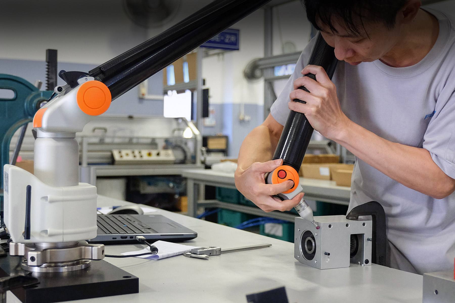 碳纖維機(jī)械臂外殼使得機(jī)械臂更加靈活